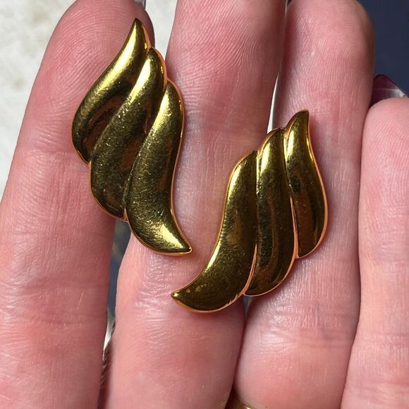 Vintage Designer Luxe Gold Wing Earrings by Napier - Picture 3 of 6
